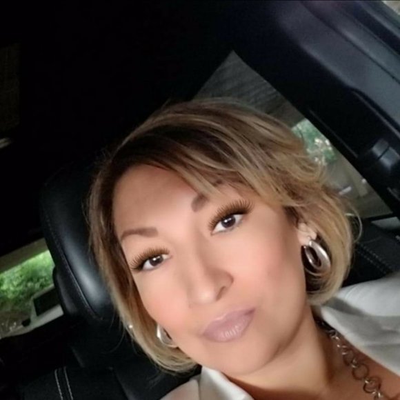 Meet your Posher, Leticia - Picture 2 of 2